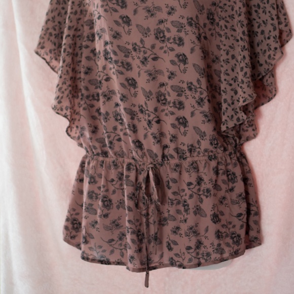 Floral Printed Flutter Sleeve Blouse - Picture 4 of 7